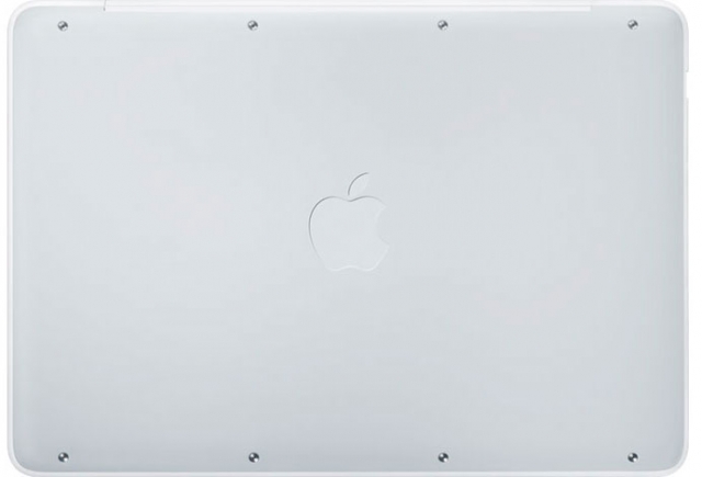 Apple бесплатно заменит бракованные нижние панели MacBook
