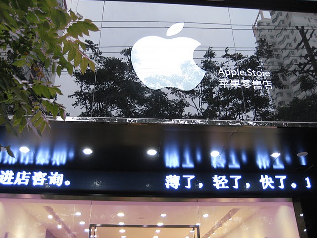 В Китае подделывают не только iPhone, но целые Apple Store