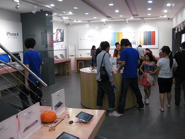 В Китае подделывают не только iPhone, но целые Apple Store