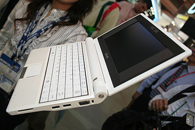 Ноутбук Asus Eee PC 701 за $199