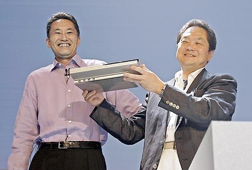 Каз Хираи и Кен Кутараги показывают публике прототип PlayStation 3