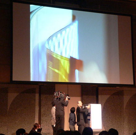 Shinoda Plasma представила тонку плазменную панель