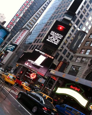 Droid на Times Square