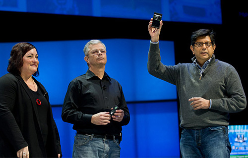 Nokia готовит телефон на MeeGo с процессором Atom, мышью и клавиатурой