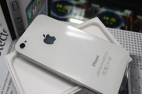В Гонконге объявился белый iPhone 4 и прототип с 64 ГБ памяти