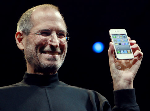 Стив Джобс и iPhone 4