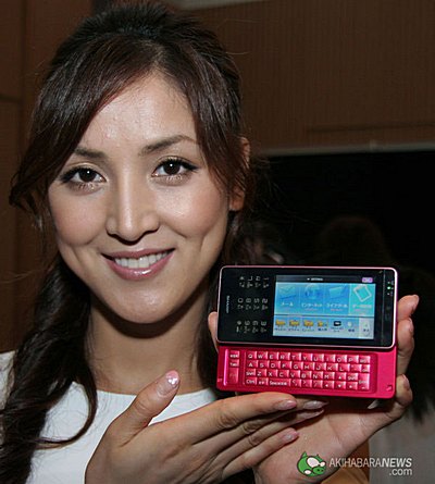 Willcom 03 — японский смартфон под управлением Windows Mobile 6.1