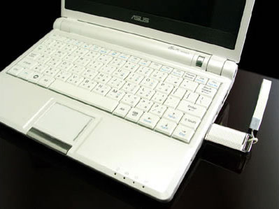 Eee PC with USB flash drive